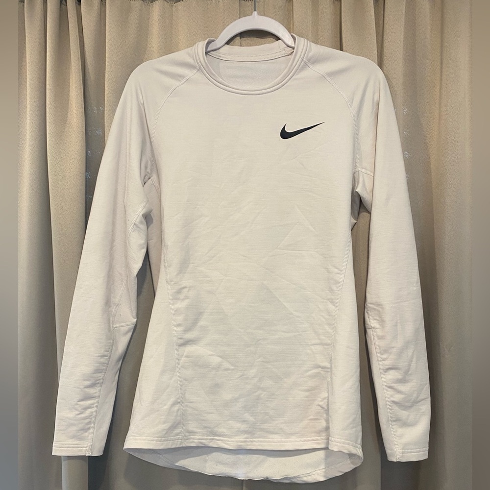 I say unisex Nike dry fit white